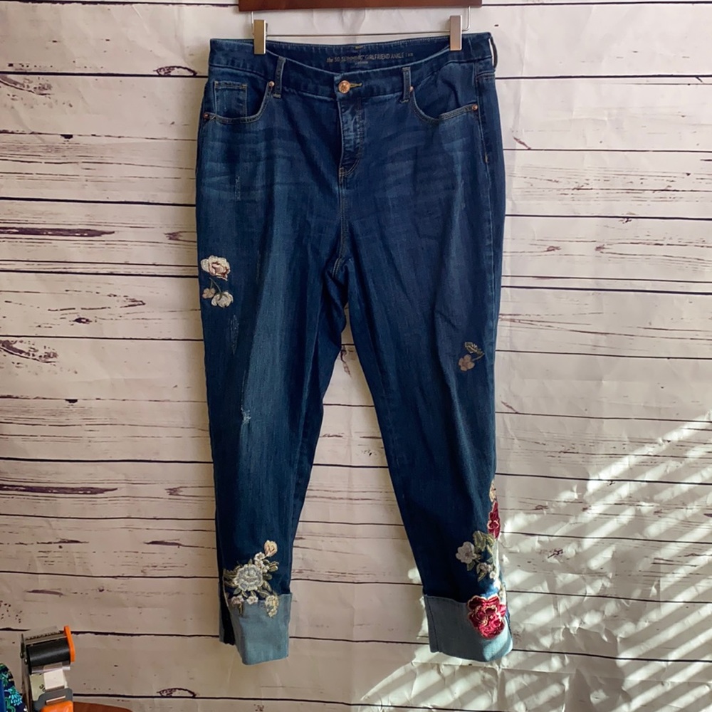 Embroidered ankle jean